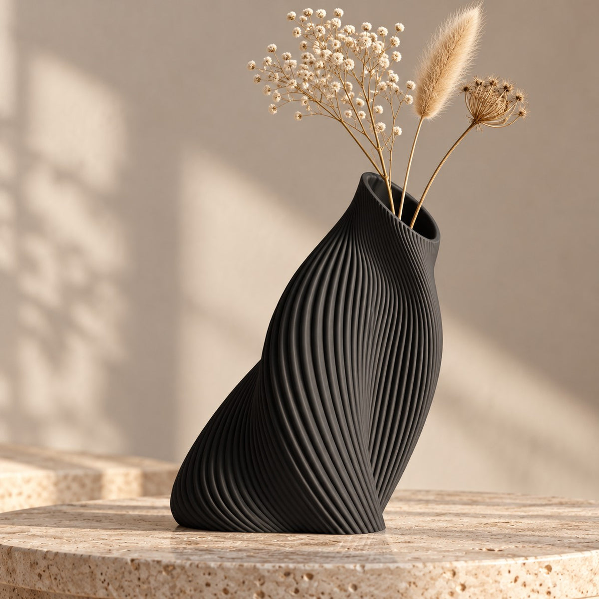 FLUVA Nero opaco, altezza prevista 25 cm, composizione di fiori secchi - visualizzazione illustrativa